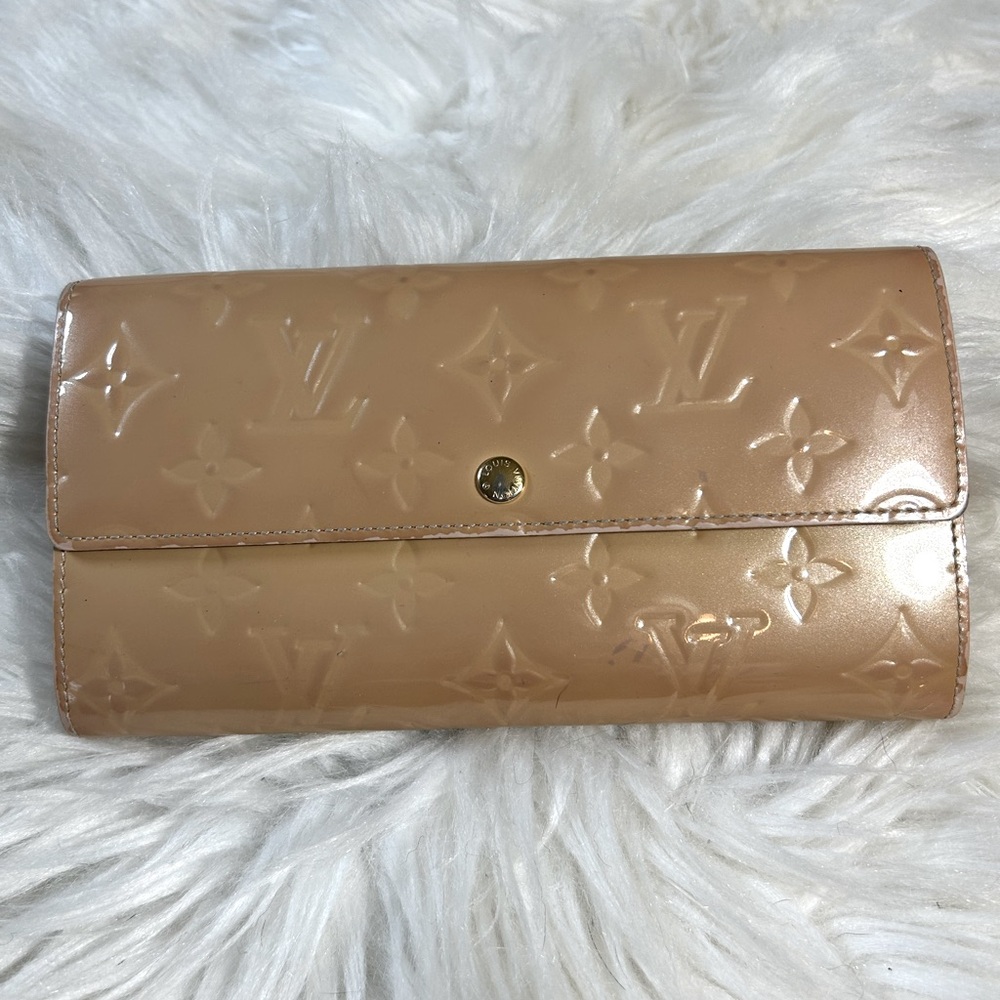 ✨💎 AUTHENTIC 💎✨ Louis Vuitton Monogram Vernis Beige Long Wallet